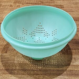 Tupperware Strainer & White Bowl